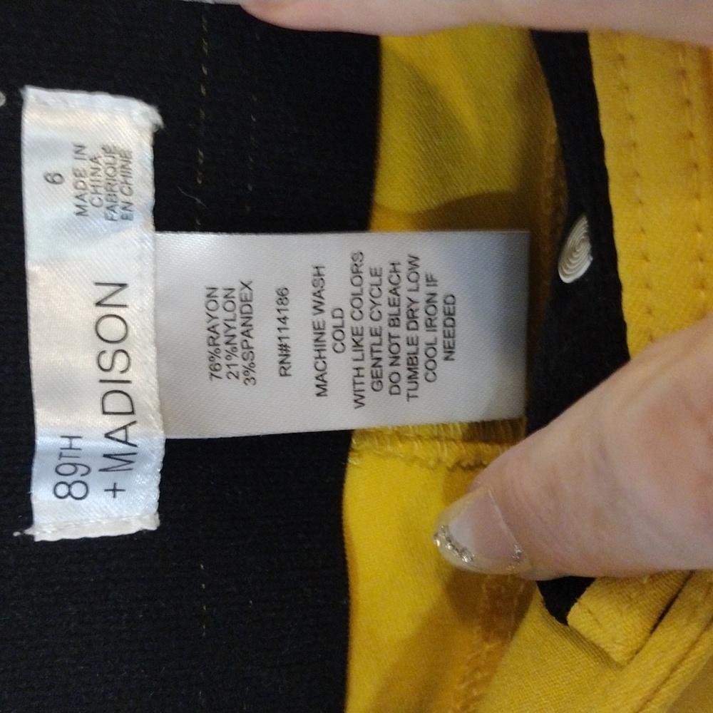 💥 SALE Macy's 89th & Madison Sunny Yellow Capri 5 Pocket Trousers NWT - Picture 3 of 4